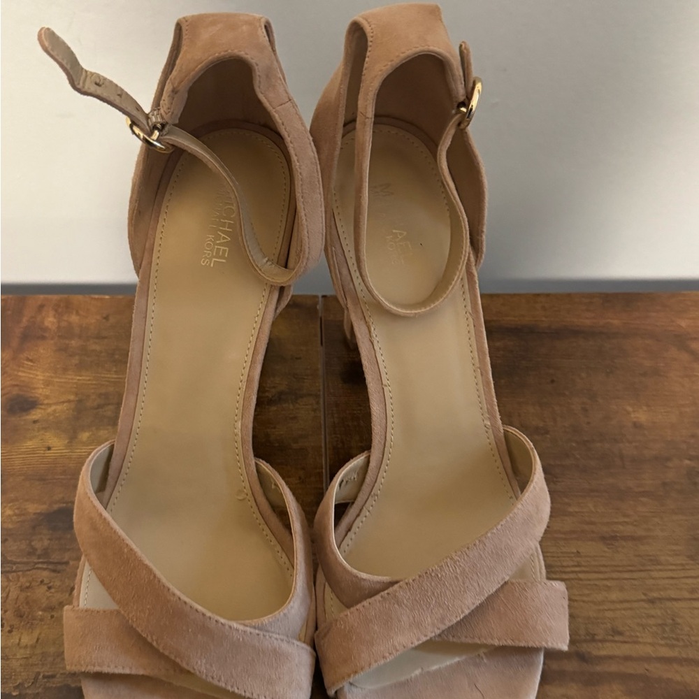 ❤️‍🔥❤️‍🔥 Michael Kors Tan High Heel Sandals - Picture 2 of 5